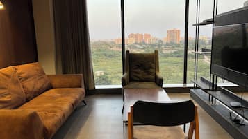 Luxury Room | Premium bedding, memory foam beds, desk, laptop workspace