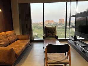 Ropa de cama de alta calidad, colchones con efecto memoria y escritorio 