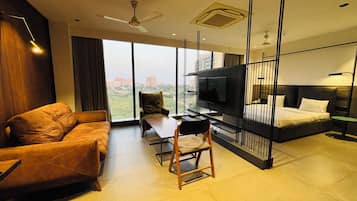 Luxury Room | Premium bedding, memory foam beds, desk, laptop workspace