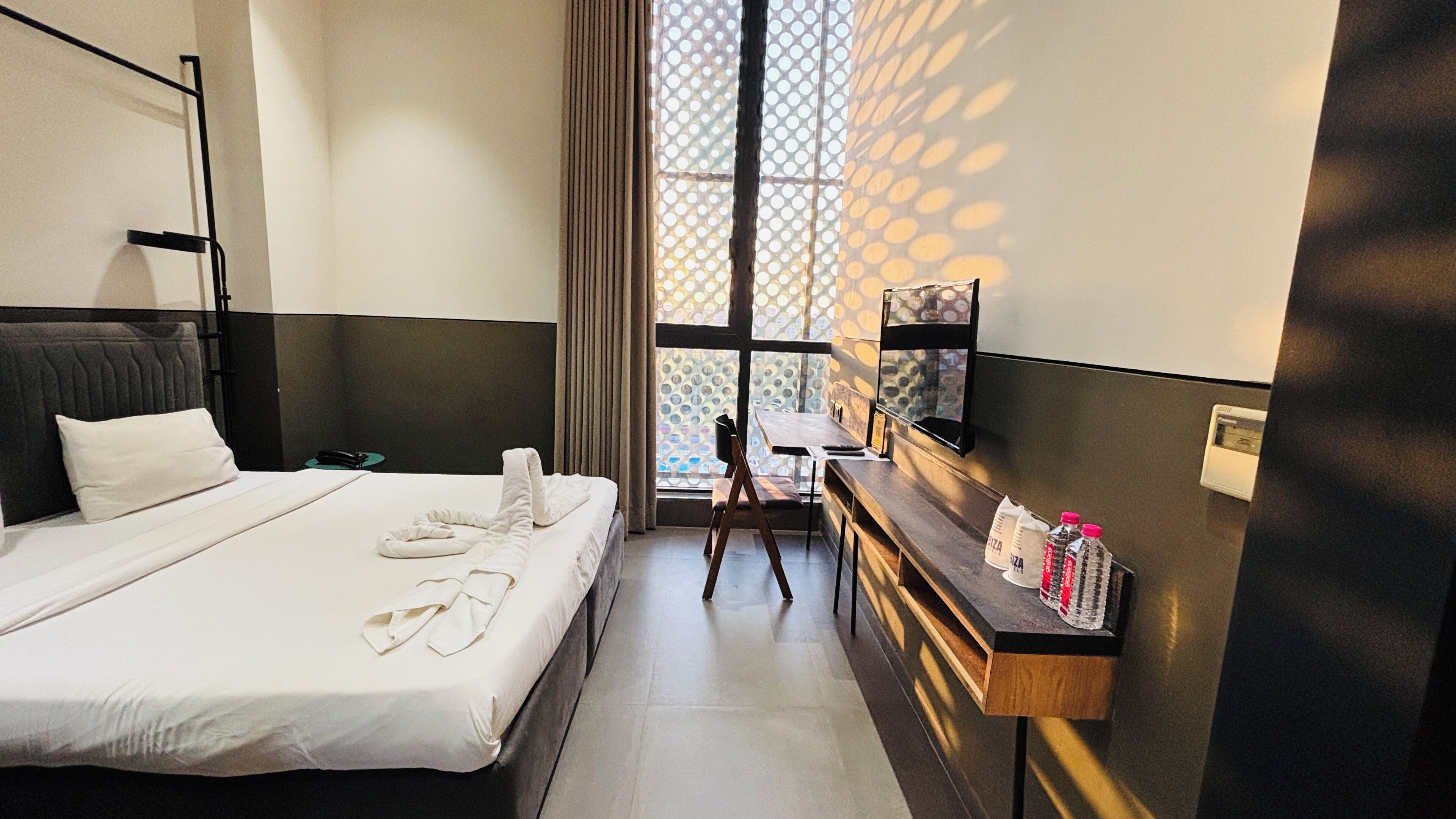 Ropa de cama de alta calidad, colchones con efecto memoria y escritorio 