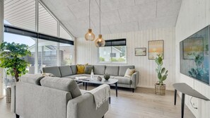 Cheminée, baby-foot, table de tennis de table