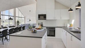 Fridge, microwave, oven, stovetop - VillaVilla 459 - Marielyst, Lolland/Falster/møn (Idestrup)