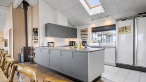Fridge, microwave, oven, stovetop - VillaVilla 294 - Søndervig, Vestjylland (Ringkøbing)