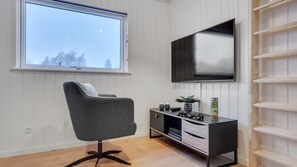 Fernseher, Kamin, Videospielkonsole, Tischfußball
