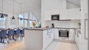 Coffee/tea maker, fridge, microwave, oven - VillaVilla 549 - Jægerspris, Nordsjælland (Jægerspris)
