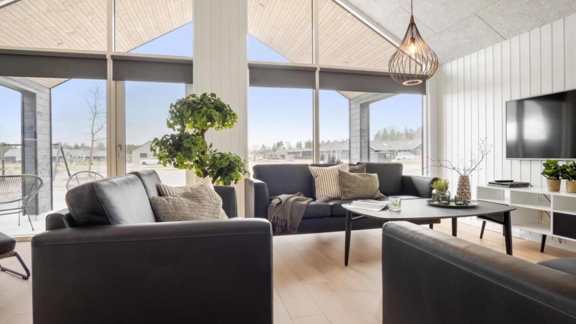 Peis, fotballspill og bordtennis