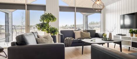 Peis, fotballspill og bordtennis