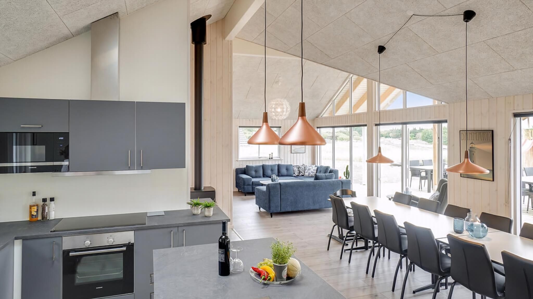 Fridge, oven, stovetop, coffee/tea maker