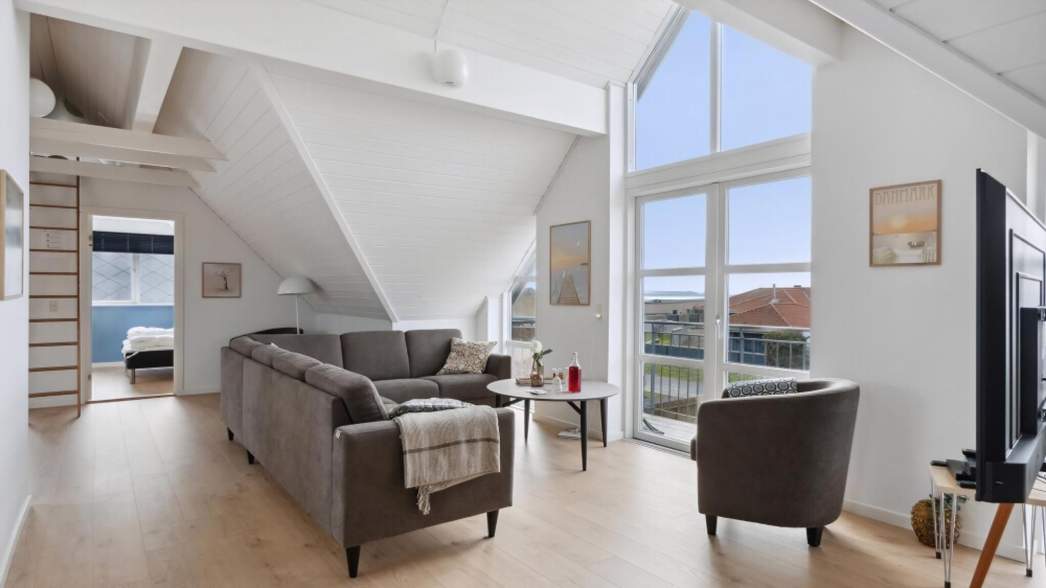 Peis, fotballspill og bordtennis