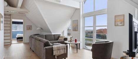 Peis, fotballspill og bordtennis