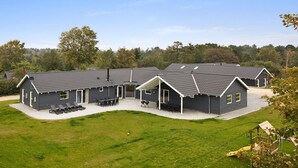 A modern building with multiple rooms, a covered patio, and a well-maintained lawn. - VillaVilla 275 - Tisvildeleje, Nordsjælland (Tisvildeleje)