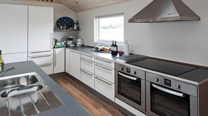 Fridge, microwave, oven, stovetop - VillaVilla 214 - Marielyst, Lolland/Falster/møn (Idestrup)
