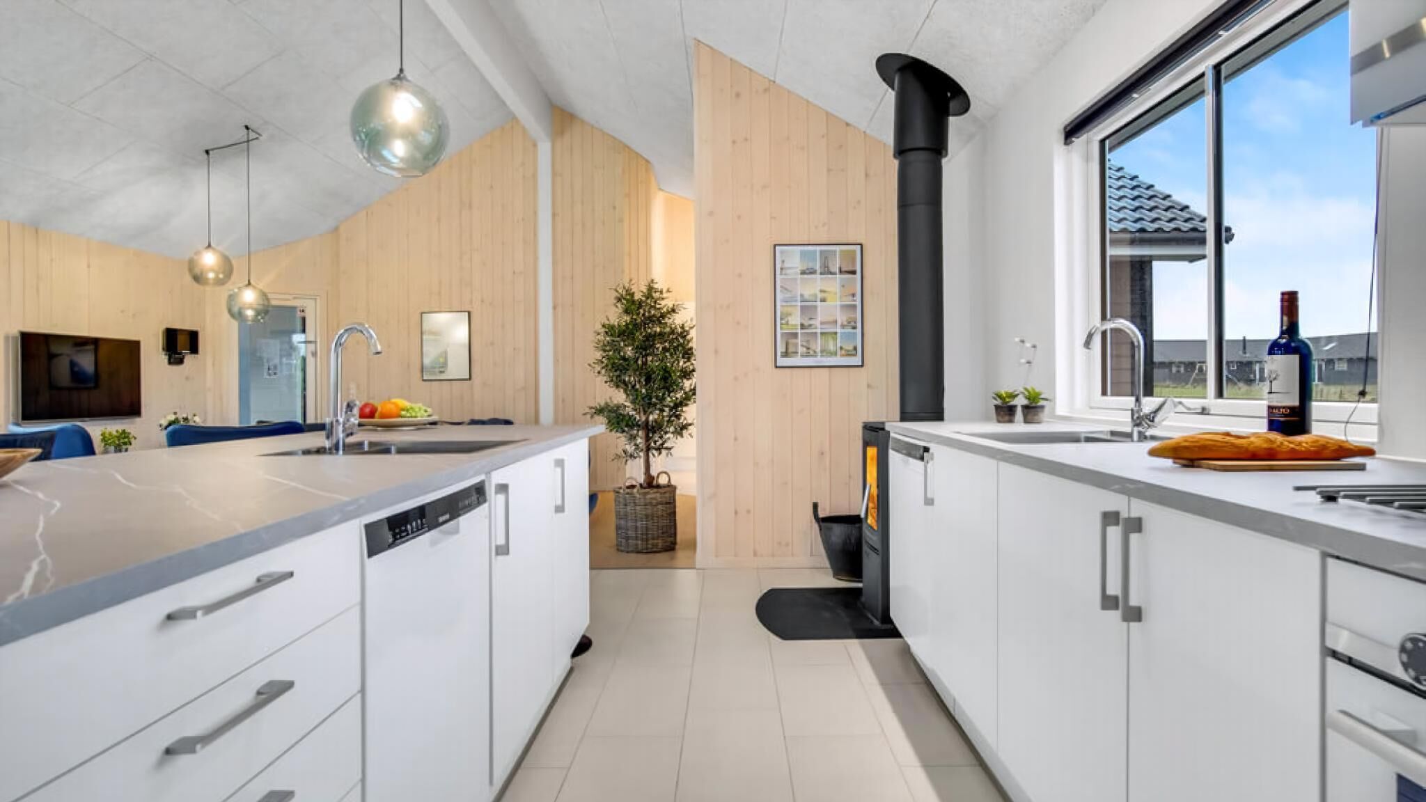 冷蔵庫、オーブン、コンロ、コーヒー / ティーメーカー