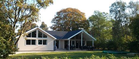 المنشأة من الخارج