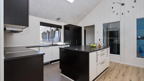 Fridge, microwave, oven, stovetop - VillaVilla 347 - Dueodde, Bornholm (Nexø)