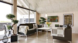 Cheminée, baby-foot, table de tennis de table