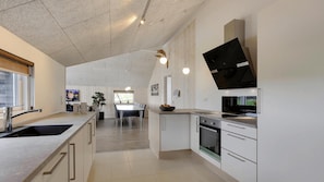 Fridge, microwave, oven, stovetop - VillaVilla 327 - Faaborg, Fyn og øer (Faaborg)