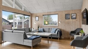 TV, fireplace, table football, ping pong - VillaVilla 304 - Ålbæk, Nordjylland (Ålbæk)