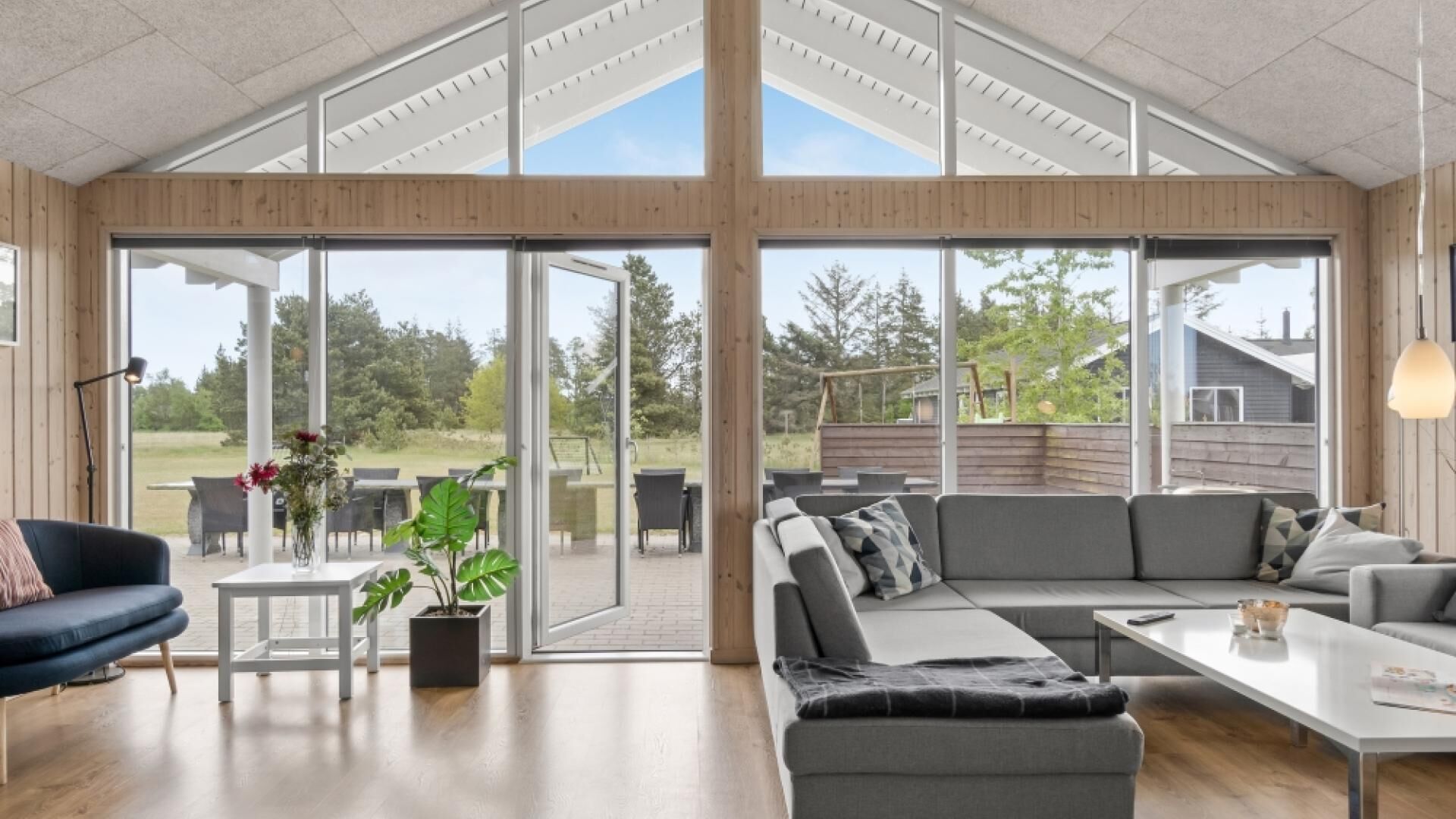 Peis, fotballspill og bordtennis