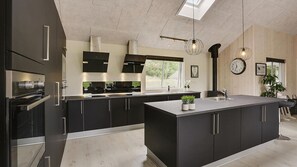 Fridge, microwave, oven, stovetop - VillaVilla 376 - Vejby Strand, Nordsjælland (Vejby)