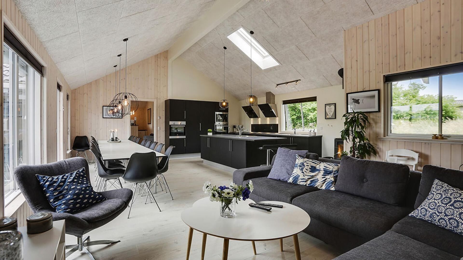 Peis, fotballspill og bordtennis