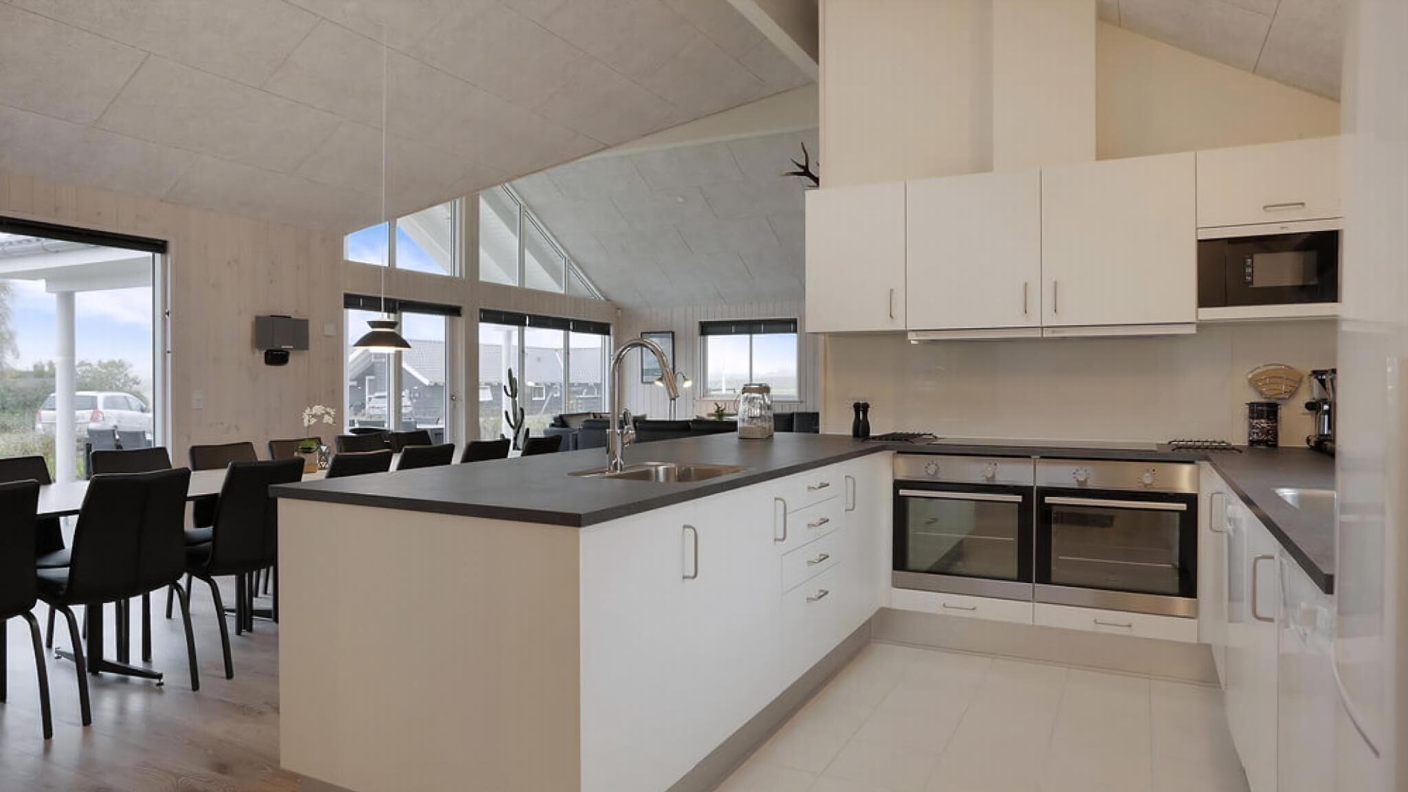 Fridge, oven, stovetop, coffee/tea maker