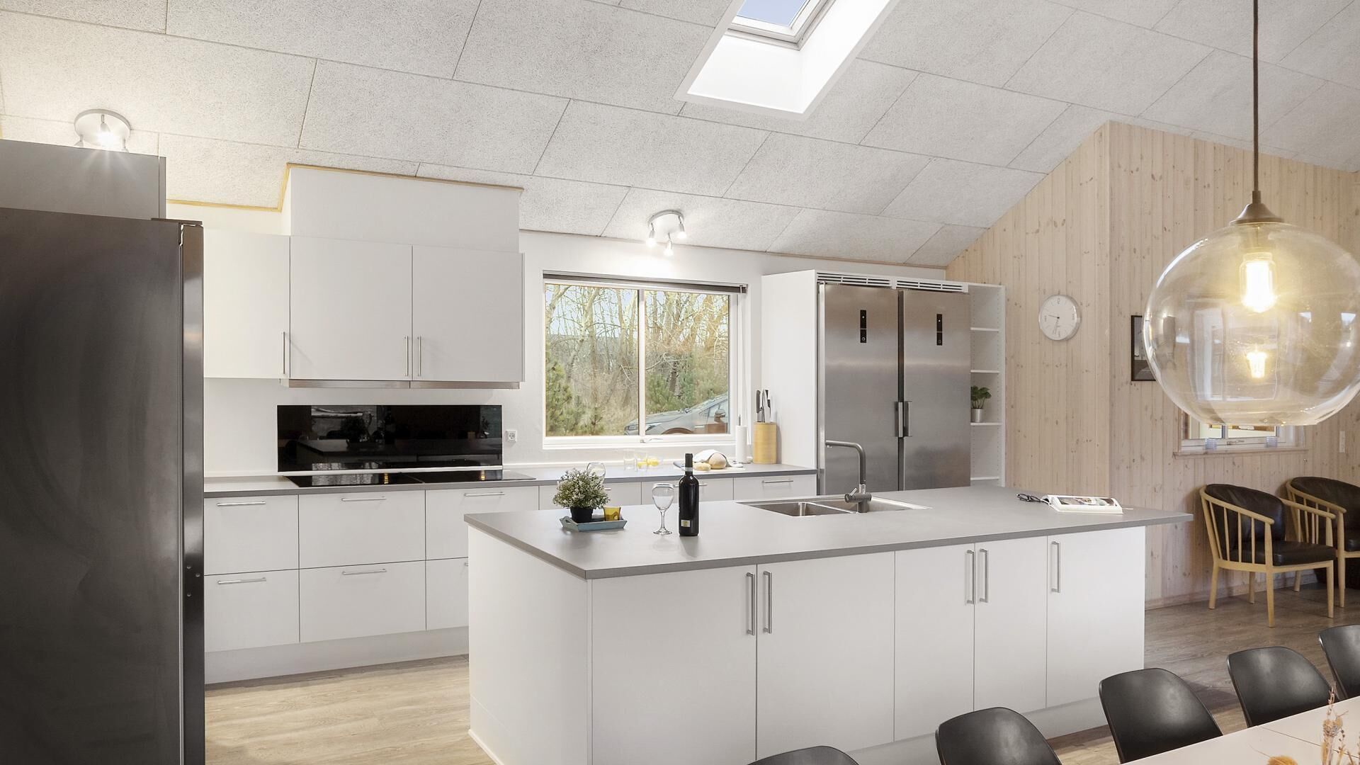 Jääkaappi, uuni, liesi, kahvin-/teenkeitin