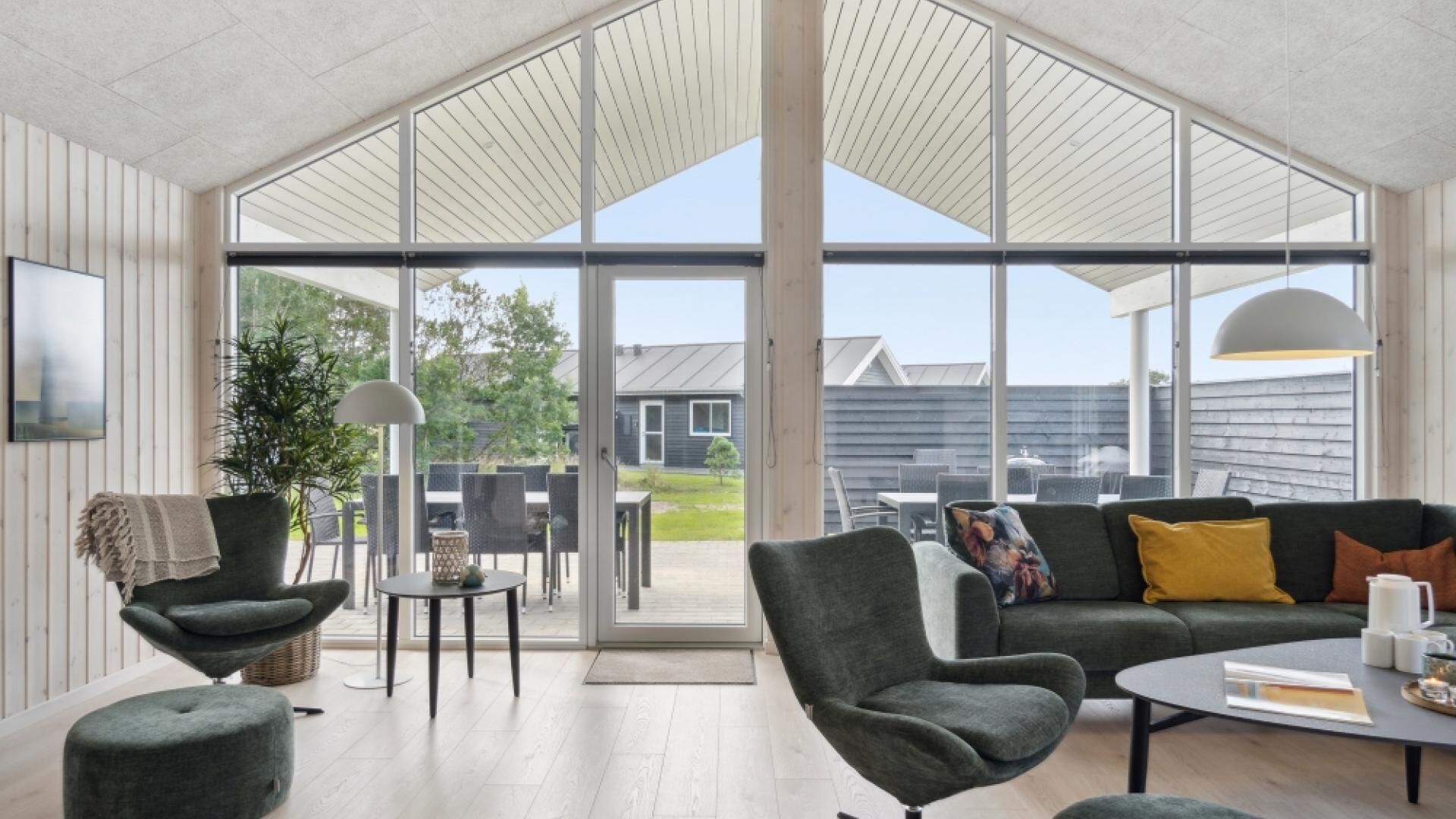 Peis, fotballspill og bordtennis