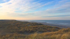 A coastal landscape with dunes and a beach. - VillaVilla 283 - Vejers, Vestjylland (Vejers Strand)