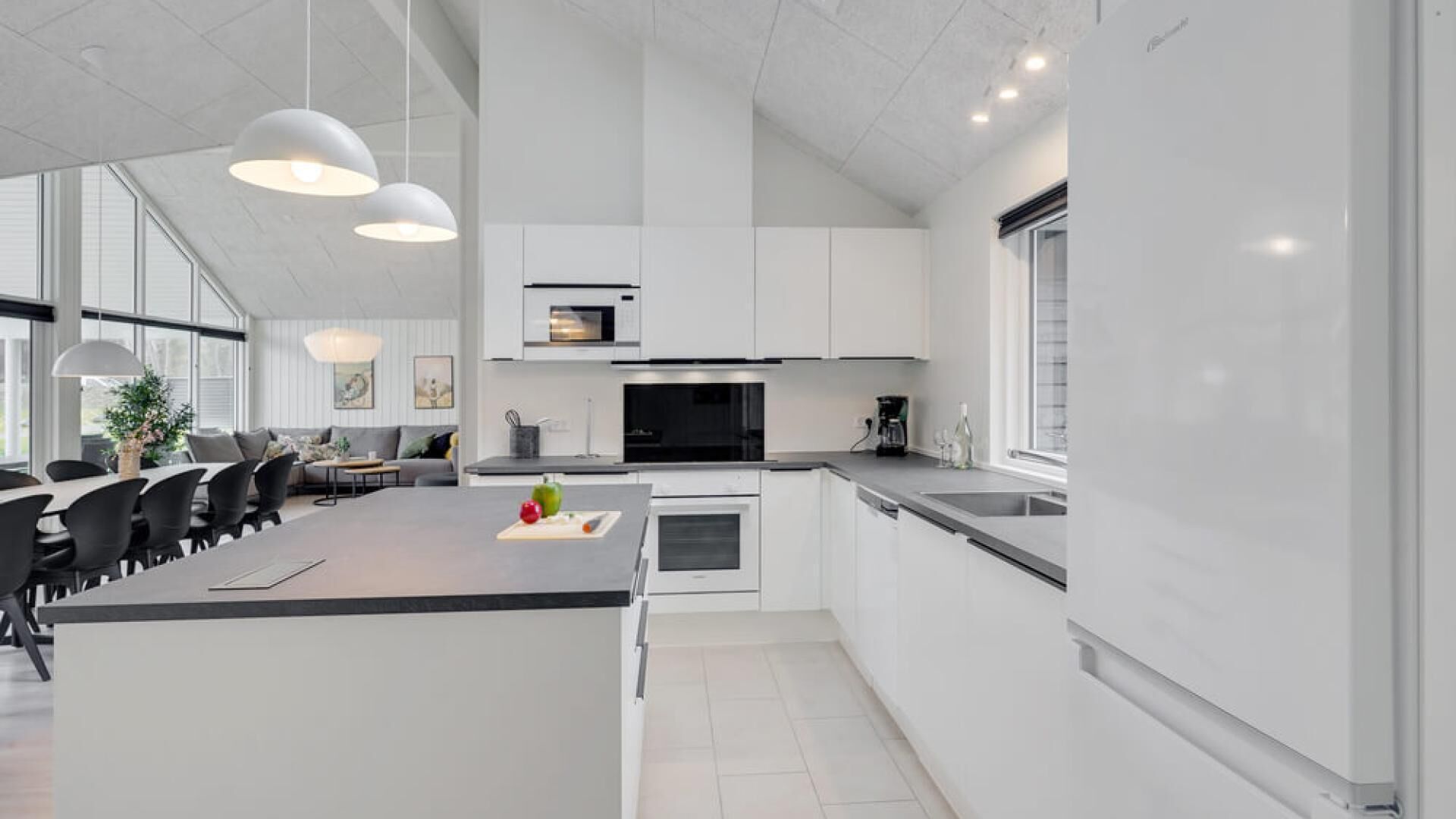 Fridge, oven, stovetop, coffee/tea maker