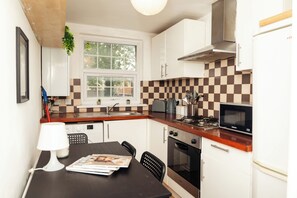 Private kitchen - Cosy City Oasis - Sleeps 4 - Parking included Contractor Discounts! (London)