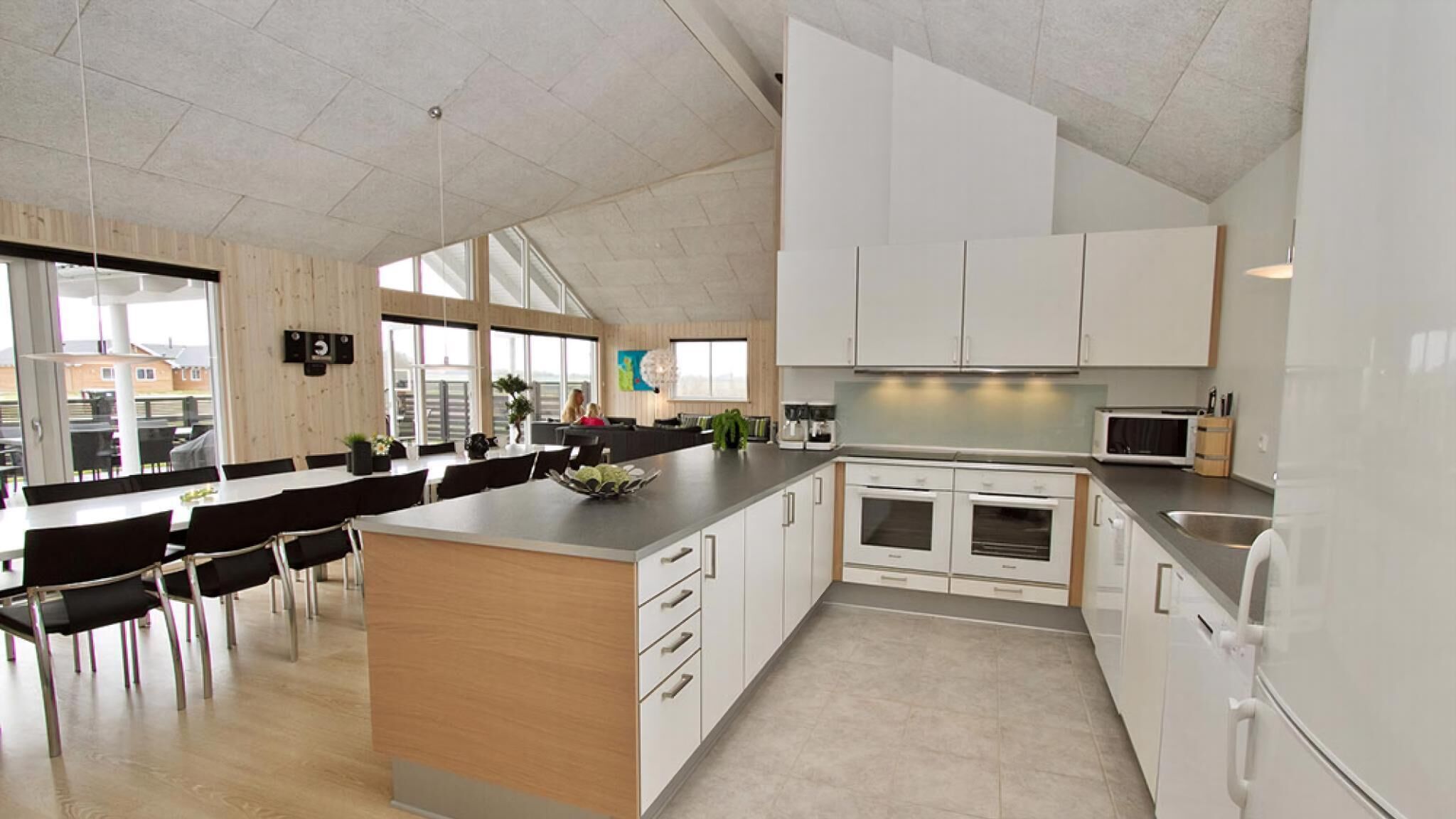 Refrigerador, horno, parrilla de estufa y cafetera y tetera 