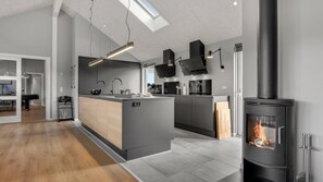 Fridge, microwave, oven, stovetop - VillaVilla 554 - Houstrup Strand, Vestjylland (Nørre Nebel)