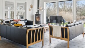 TV, fireplace, table football - VillaVilla 681 - Vejby Strand, Nordsjælland (Vejby)