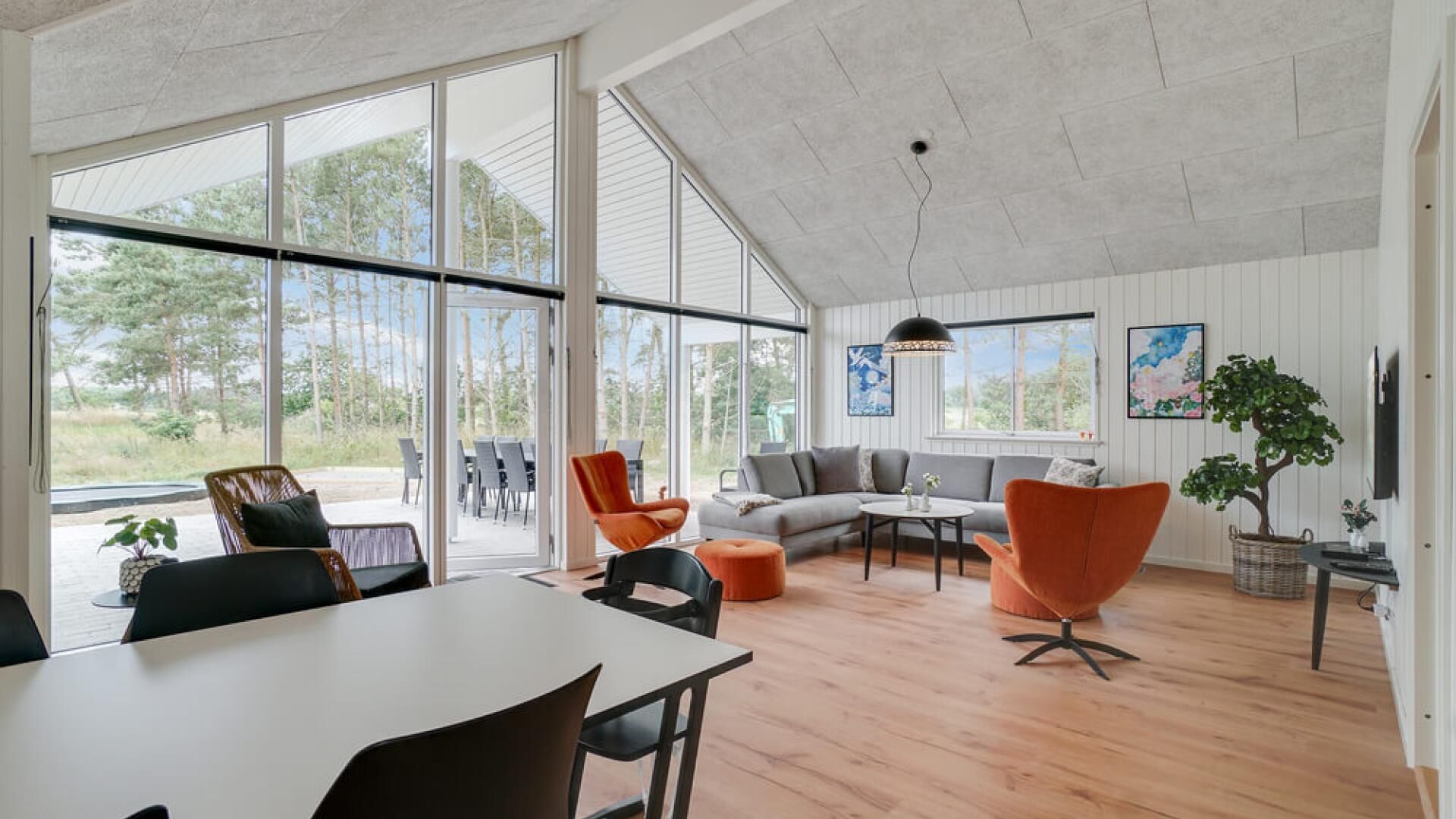 Peis, fotballspill og bordtennis