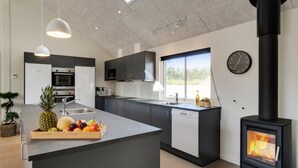 Cafetera/tetera, refrigerador, microondas, horno