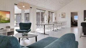 Llar de foc, futbolí i taula de tennis de taula 