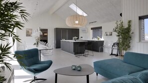 Llar de foc, futbolí i taula de tennis de taula 