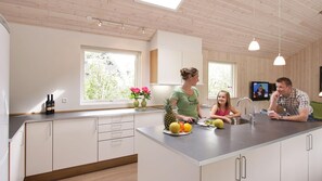 Fridge, microwave, oven, stovetop - VillaVilla 223 - Ebeltoft, Østjylland (Ebeltoft)