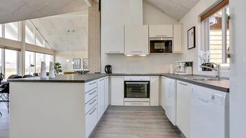 Réfrigérateur, four, plaque de cuisson, cafetiÚre/bouilloire