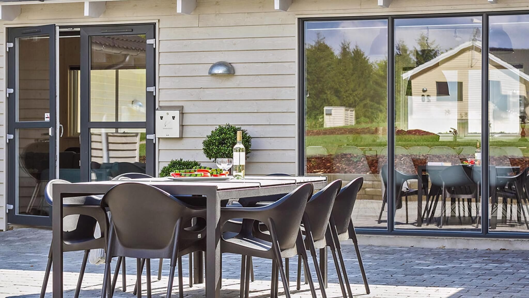 屋外ダイニングエリア