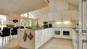 Geladeira, fogão, cooktop, cafeteira/chaleira