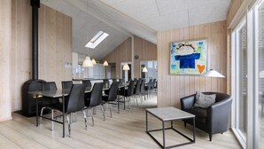 A modern interior with a dining area, a sofa, and a painting. - VillaVilla 255 - Kegnæs, Sydjylland (Sydals)