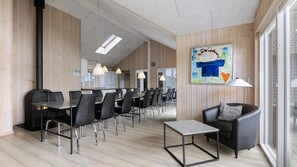 A modern interior with a dining area, a sofa, and a painting. - VillaVilla 255 - Kegnæs, Sydjylland (Sydals)