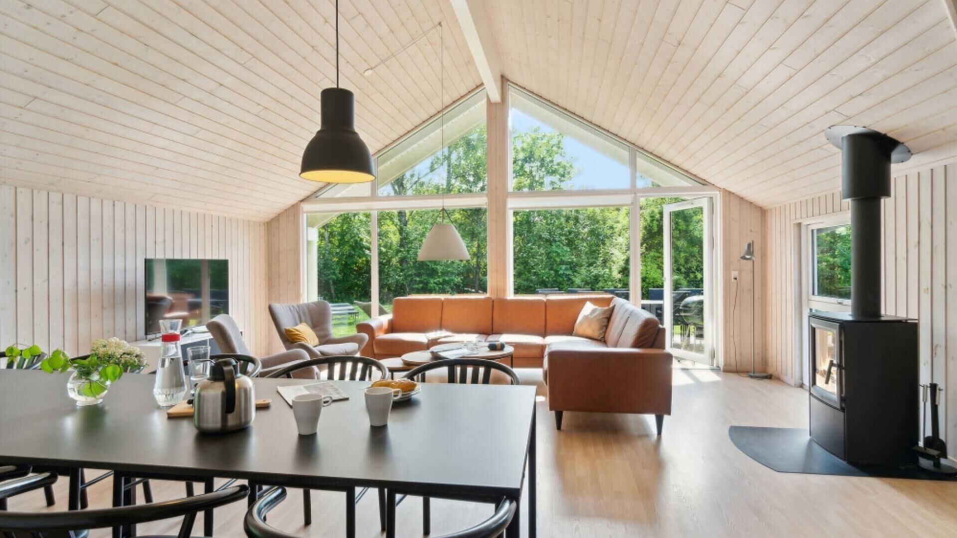 Eldstad och ett bordtennisbord