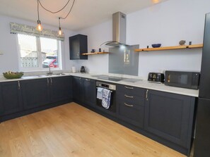 Dishwasher, cookware/dishes/utensils - Linn Cottage (Hexham)