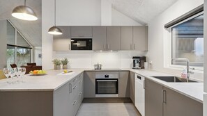 Fridge, oven, stovetop, coffee/tea maker - VillaVilla 647 - Hasmark Strand, Fyn og øer (Otterup)