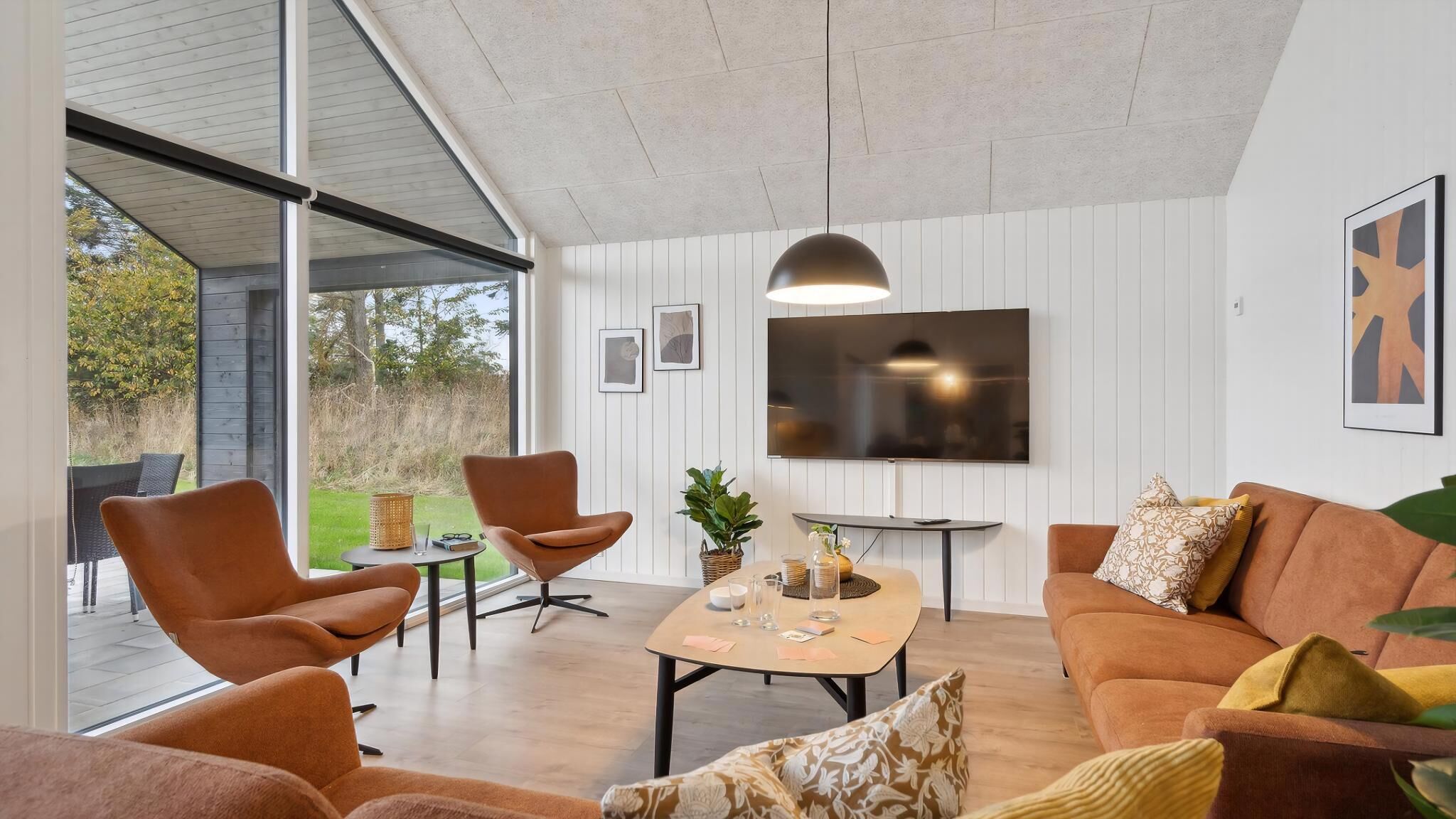 Peis, fotballspill og bordtennis