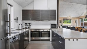 Fridge, oven, stovetop, coffee/tea maker