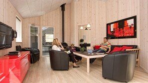 TV, caminetto, tavolo da calcetto, tavolo da ping pong